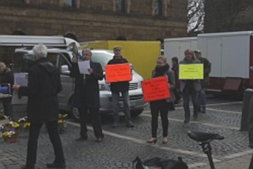 Strassentheater: Reiche demonstrieren gegen die Vermögenssteuer Strassentheater: Reiche demonstrieren gegen die Vermögenssteuer